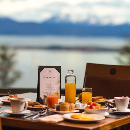 Arakur Ushuaia Resort & Spa Екстер'єр фото Breakfast at the Lake House