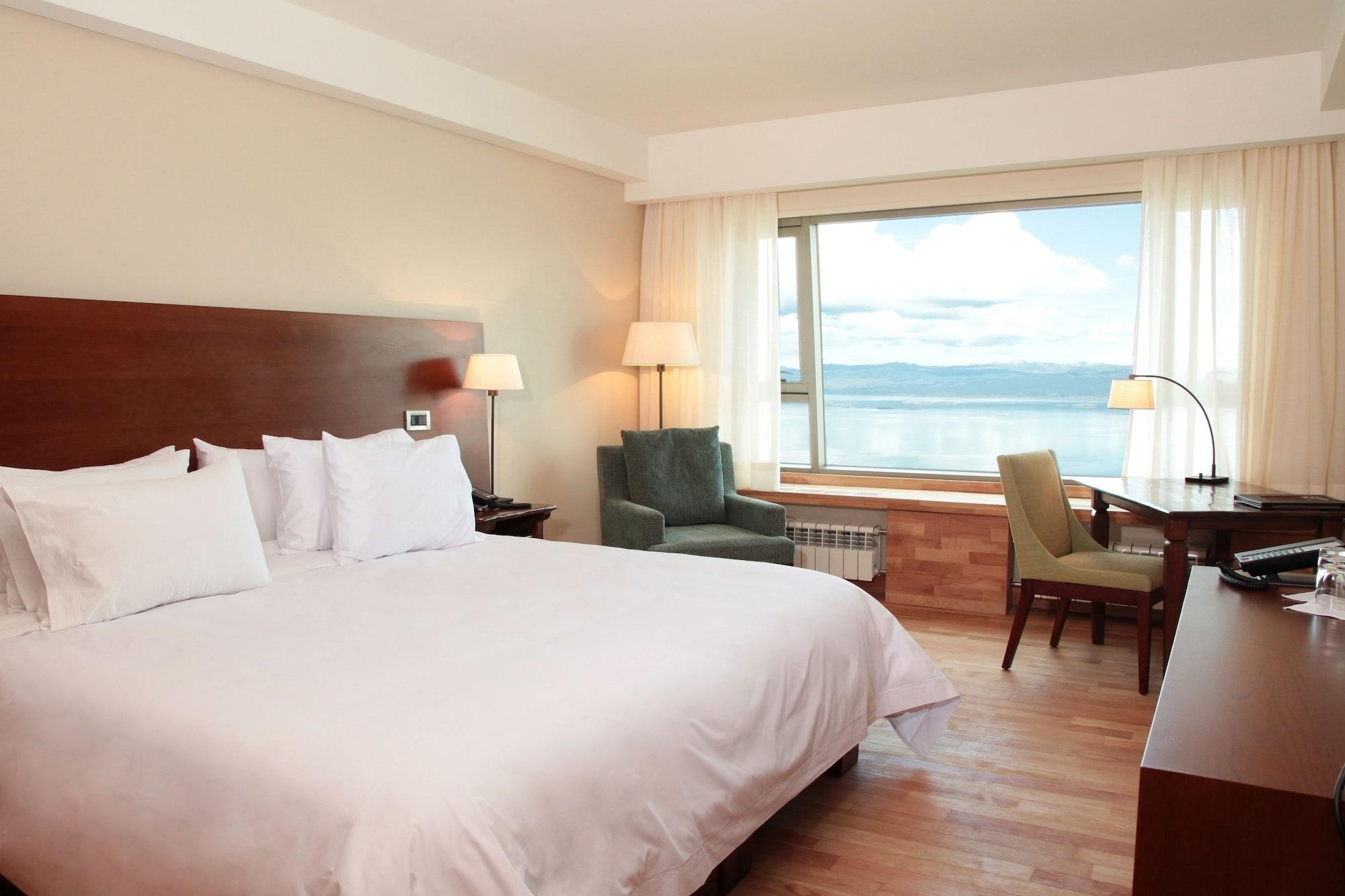 Arakur Ushuaia Resort & Spa Екстер'єр фото A room at the Hotel Lake Titicaca