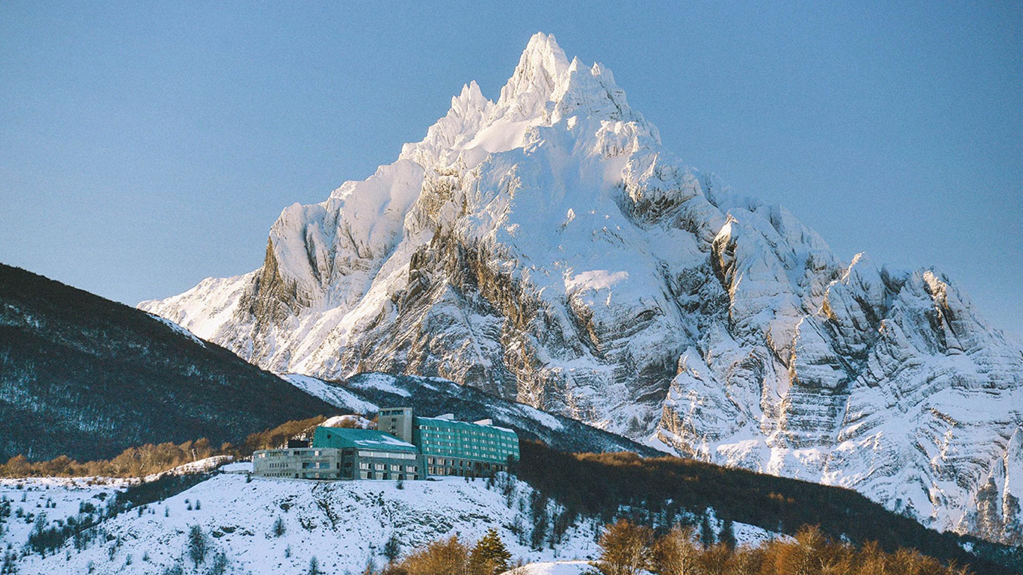Arakur Ushuaia Resort & Spa Екстер'єр фото The summit of Mount Manaslu